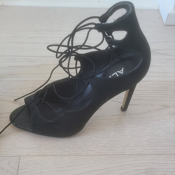Aldo Lace Up Heels - Picture 4 of 5